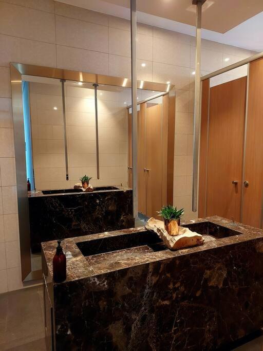 D1Mension 3Br Luxury Condo City Center In Dist 1 Bandar Ho Chi Minh Luaran gambar