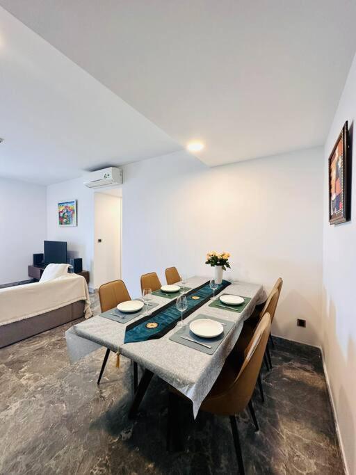 D1Mension 3Br Luxury Condo City Center In Dist 1 Bandar Ho Chi Minh Luaran gambar